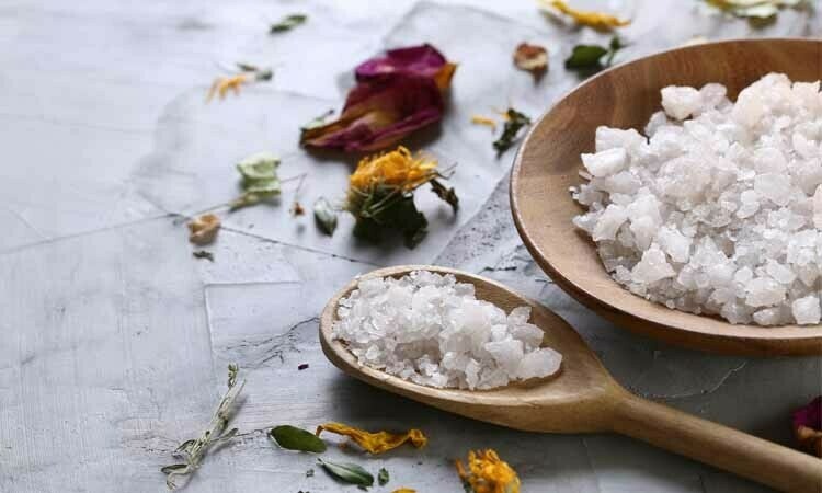 Blüten-Salz-Peeling
