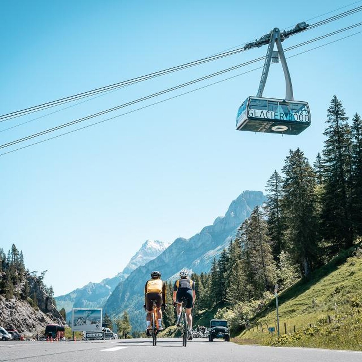 Hike with Christian von Gsteig via Reusch to the summit of the Col du Pillon