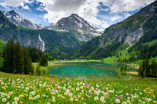 Walk around the Lauenensee with Ruth