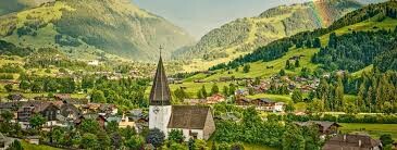 Wanderung mit Ruth von Schönried hinunter nach Saanen und Besichtigung des Dorfes