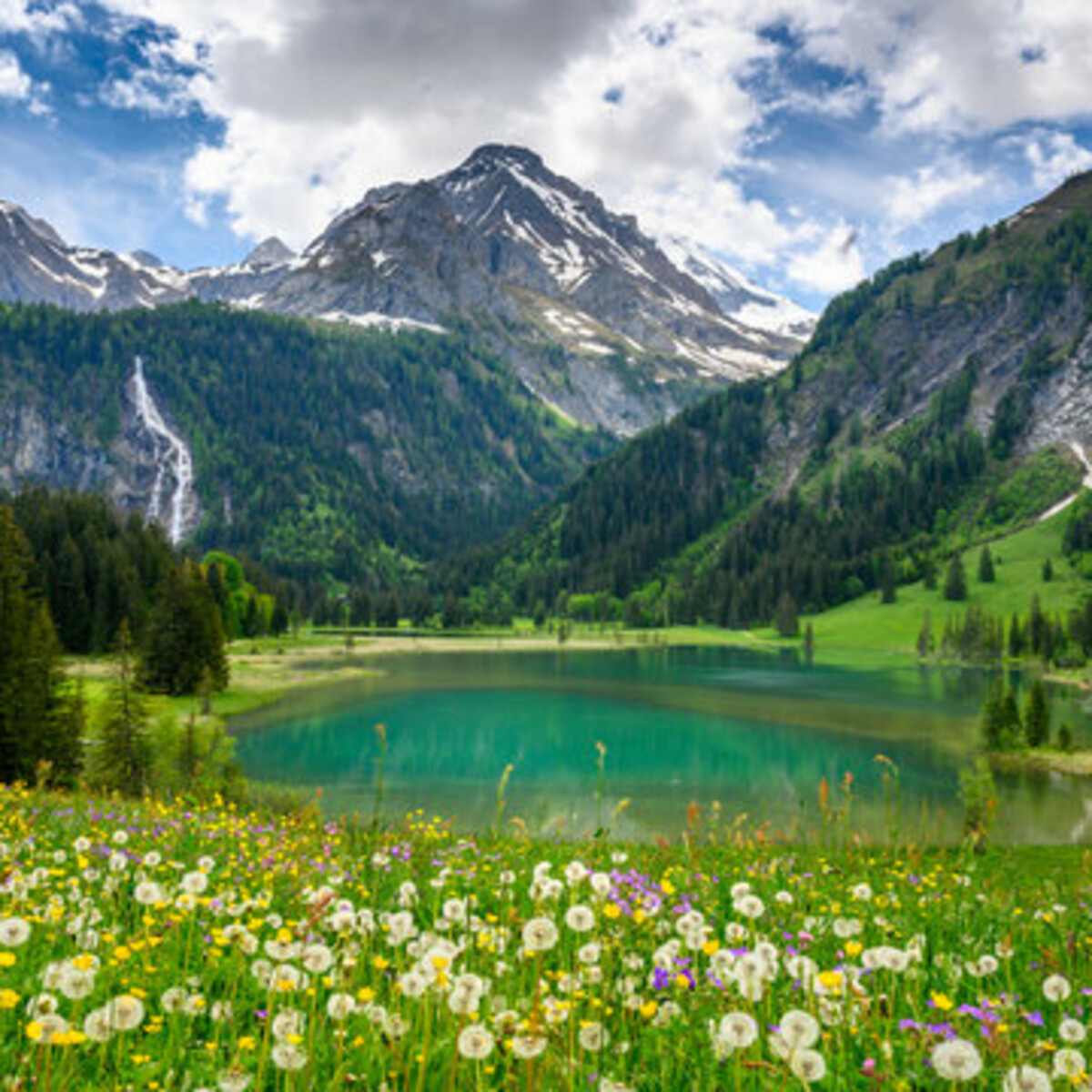 Mit Ruth wandern Sie rund um den vielbesungenen Lauenensee