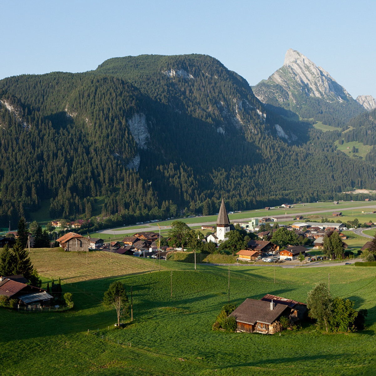 Join Gaby for a short hike from Schönried down to Saanen