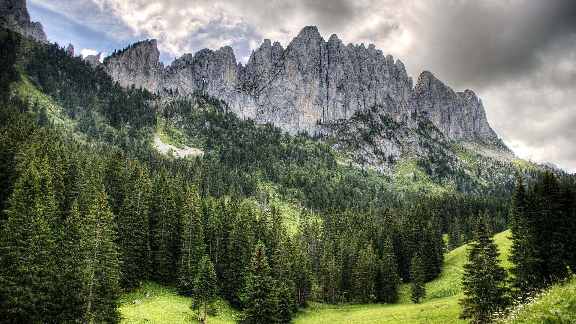 Hike with Ruth at the foot of the Gastlosen